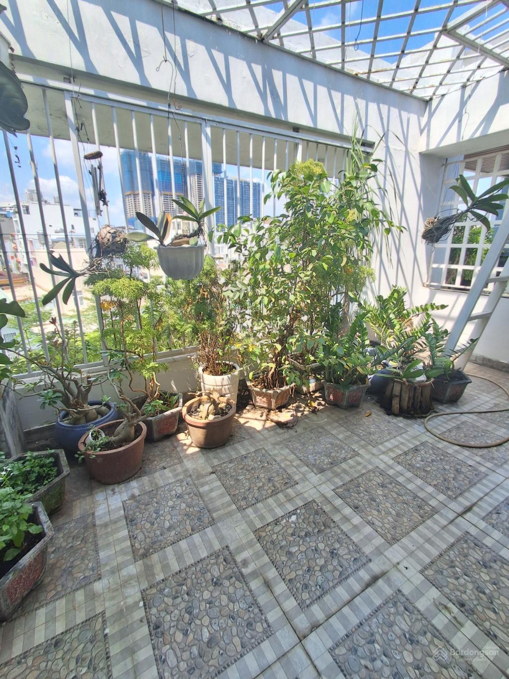Mặt tiền 90m2 - giá 14.2 tỷ - ngay chợ Phú Thuận - Cao Thị Chính, Q7