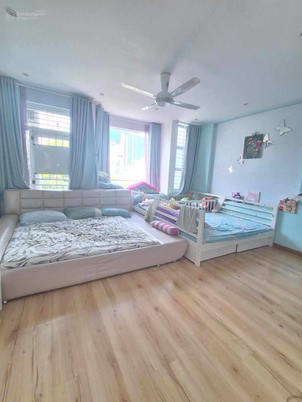 Mặt tiền 90m2 - giá 14.2 tỷ - ngay chợ Phú Thuận - Cao Thị Chính, Q7