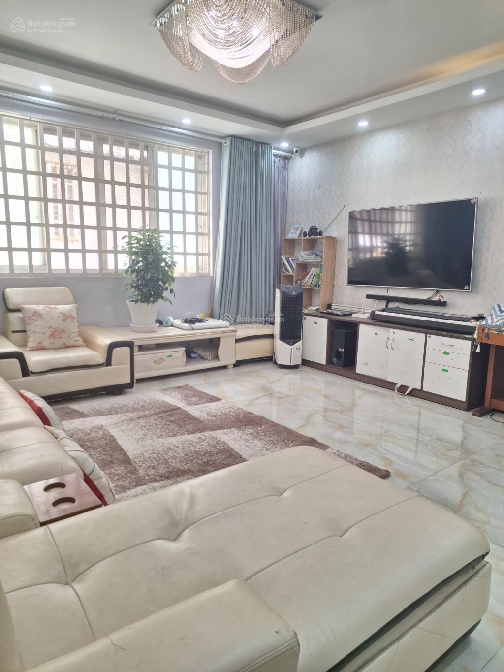 Mặt tiền 90m2 - giá 14.2 tỷ - ngay chợ Phú Thuận - Cao Thị Chính, Q7