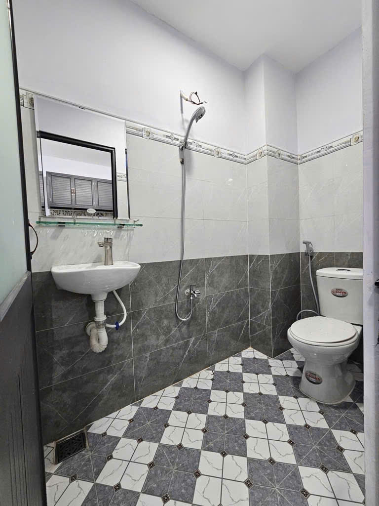 Nhà mới 38.7m2 - Giá 3.79 tỷ - 2 tầng - 2PN - Hẻm Huỳnh Tấn Phát, Q7