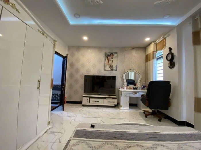 Mặt tiền 100m2 - Giá 16.5 tỷ - 4PN - ngang 5m - Đường Tân Thuận Nam, Q7