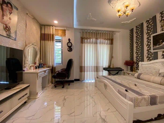 Mặt tiền 100m2 - Giá 16.5 tỷ - 4PN - ngang 5m - Đường Tân Thuận Nam, Q7