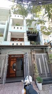 90m2 - giá 13 tỷ - 4 tầng - 4PN - nhà phố gần sông đường D4, Q7