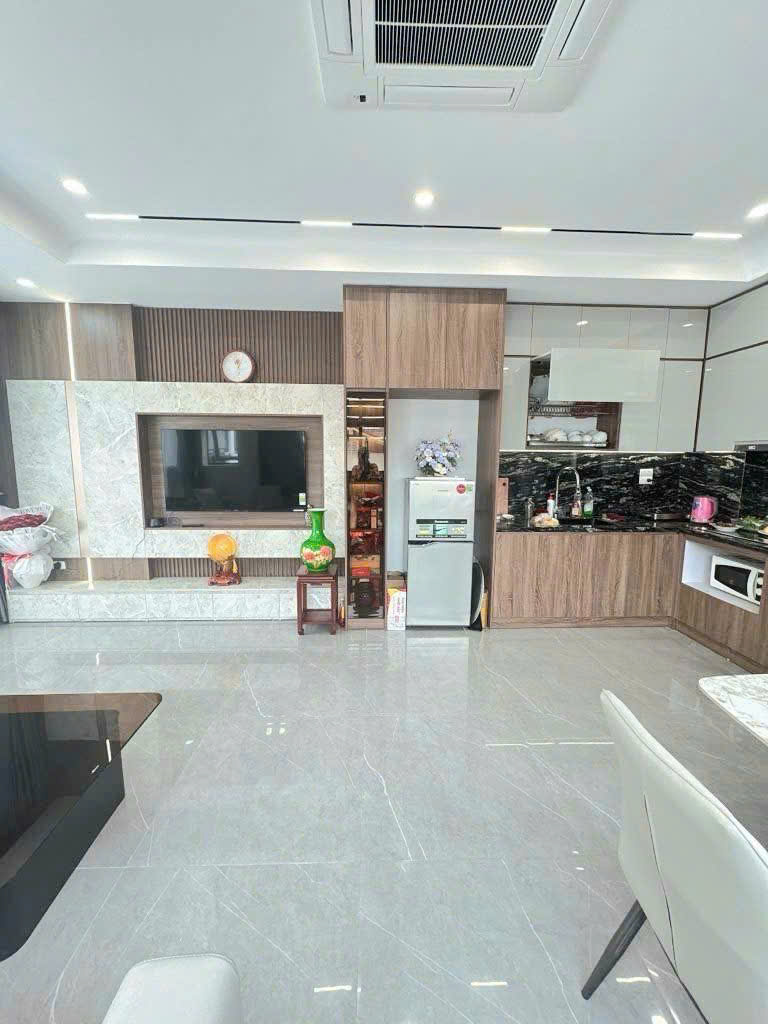 CÓ 102. BÁN NHÀ NGỌC LÂM  LONG BIÊN, 7 TẦNG, GA RA, KINH DOANH, GIÁ MỀM