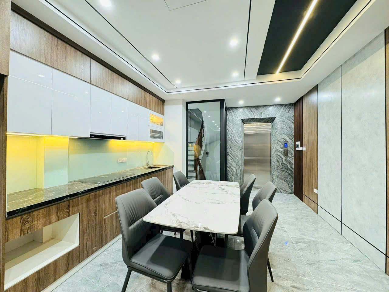 AI NHANH HƠN. BÁN NHÀ HỒNG TIẾN NGỌC THỤY LONG BIÊN, THANG MÁY OTIS , FULL NỘI TIỀN TỈ