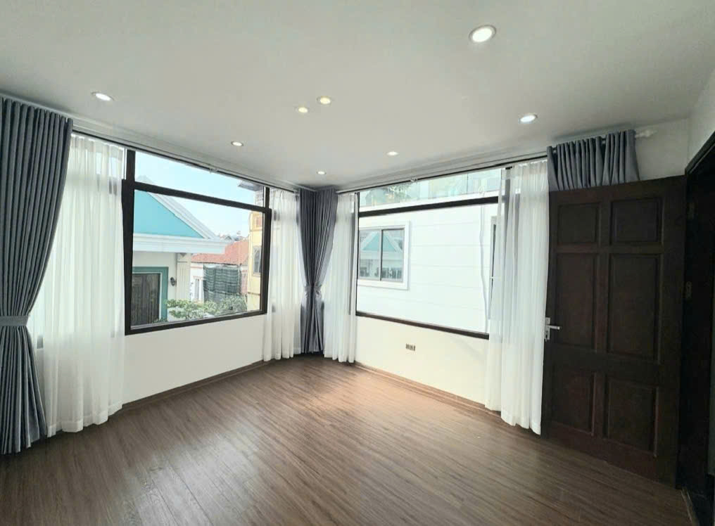 BÁN NHÀ VŨ ĐỨC THẬN LONG BIÊN, KINH DOANH, Ô TÔ VÀO NHÀ, 56M2, GIÁ 9.X TỶ