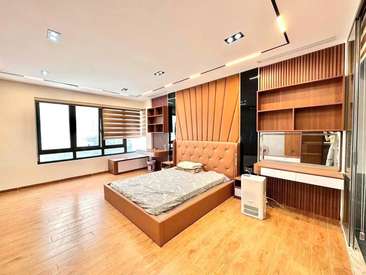 CÓ 102. BÁN NHÀ LÝ SƠN  LONG BIÊN, 7 TẦNG, GA RA Ô TÔ NGỦ T1, 3 BƯỚC RA PHỐ, GIÁ HỜI