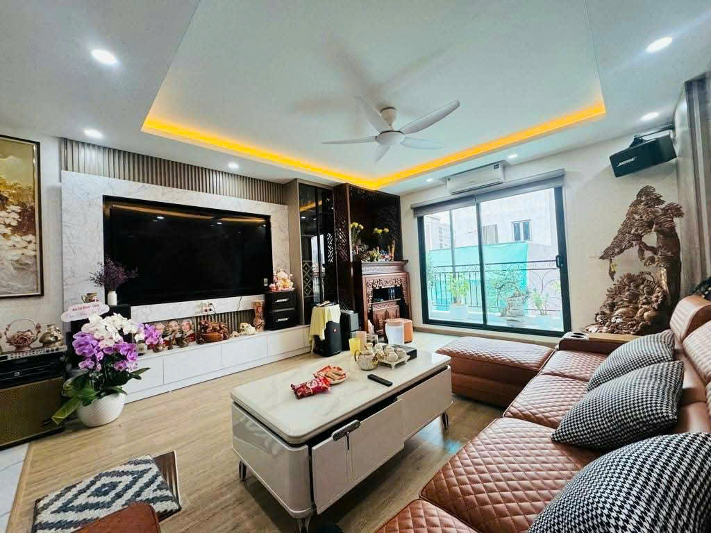HÀNG HOT. BÁN NHÀ VŨ ĐỨC THẬN VIỆT HƯNG, Ô TÔ TRÁNH, GA RA Ô TÔ, KINH DOANH, GIÁ HỜI