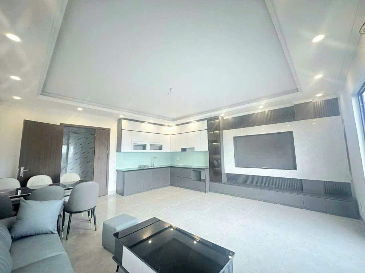 HOT. BÁN NHÀ VŨ XUÂN THIỀU SÀI ĐỒNG, LÔ GÓC, Ô TÔ TRÁNH, GA RA Ô TÔ, THANG MÁY, GIÁ TỐT
