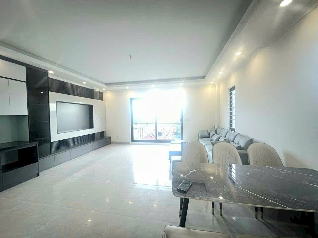 HOT. BÁN NHÀ VŨ XUÂN THIỀU SÀI ĐỒNG, LÔ GÓC, Ô TÔ TRÁNH, GA RA Ô TÔ, THANG MÁY, GIÁ TỐT