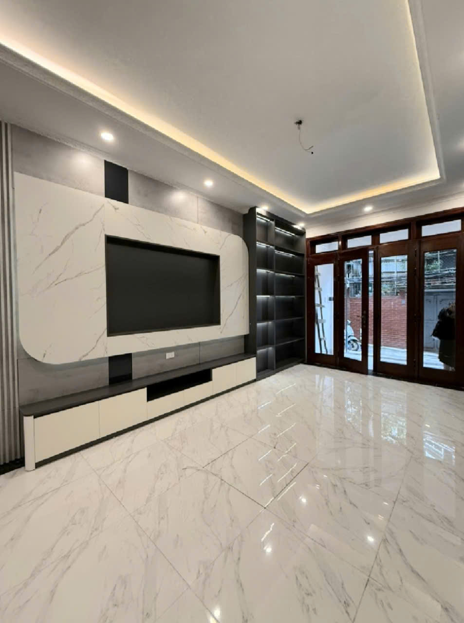 BÁN NHÀ HỒNG TIẾN LONG BIÊN, TẶNG NỘI THẤT CHẤT, THANG MÁY, GẦN PHỐ 56M2, 11.X TỶ