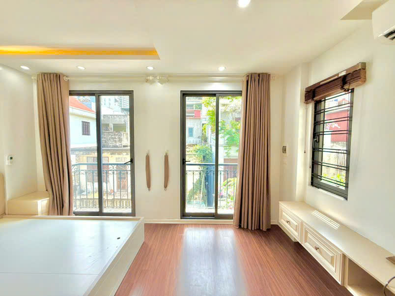 BÁN NHÀ HỒNG TIẾN, LÔ GÓC, GARA Ô TÔ CAMRY, GẦN PHỐ, MT KHỦNG, TẶNG NỘI THẤT CHẤT, GIÁ MỀM