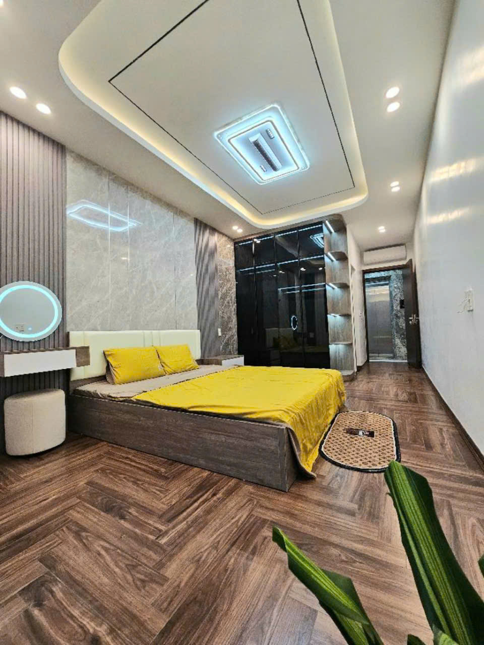CỰC PHẨM. BÁN NHÀ GIA THỤY, THANG MÁY LONG LANH, TẶNG FULL NỘI THẤT XIN SÒ, 10M RA PHỐ, CHỈ 11.X TỶ