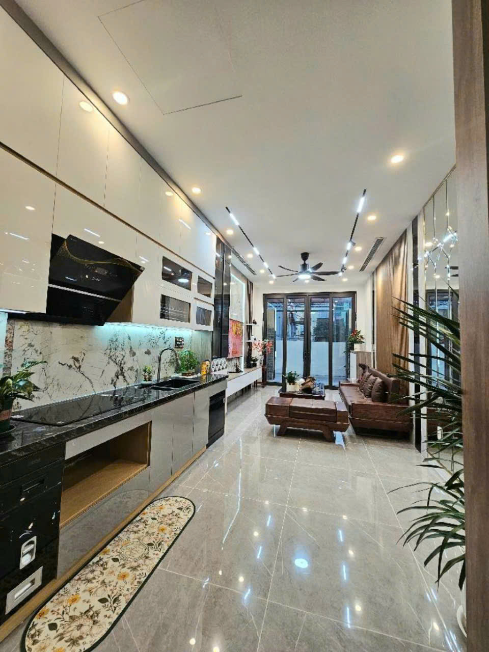 CỰC PHẨM. BÁN NHÀ GIA THỤY, THANG MÁY LONG LANH, TẶNG FULL NỘI THẤT XIN SÒ, 10M RA PHỐ, CHỈ 11.X TỶ
