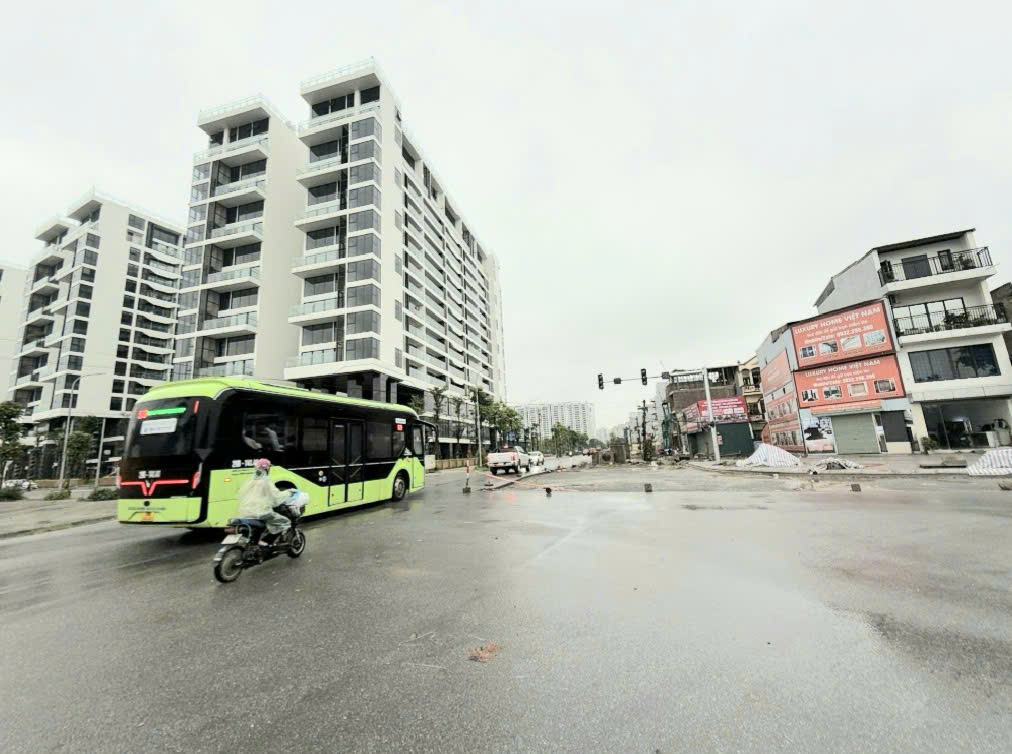 BÁN NHÀ PHÚC ĐỒNG, FULL NỘI THẤT CHẤT, GA RA Ô TÔ, THANG MÁY LONG LANH, 15M RA PHỐ, GIÁ MỀM