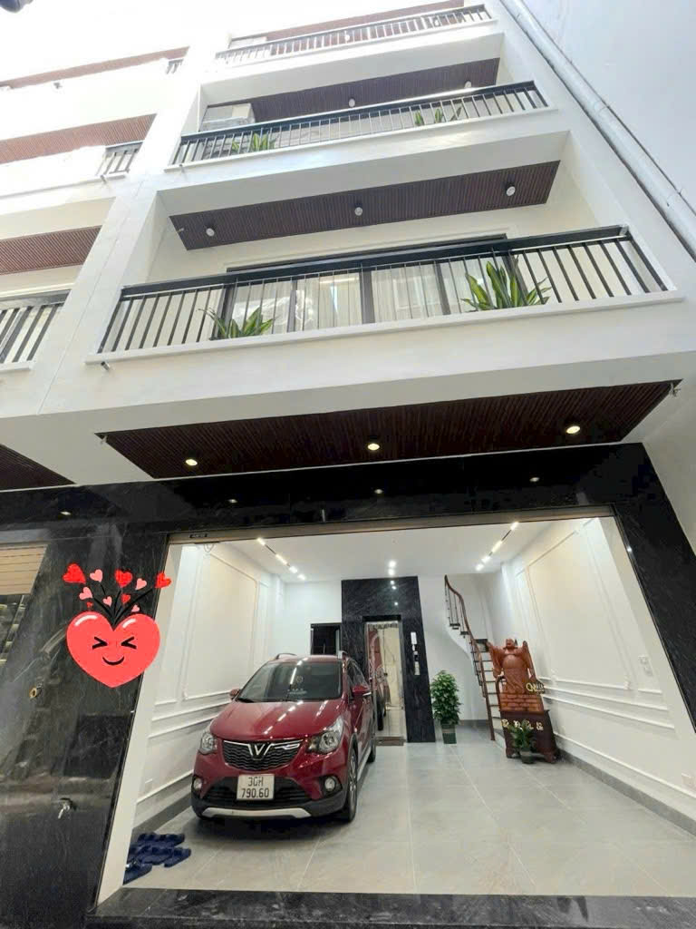 BÁN NHÀ NGUYỄN VĂN CỪ, GARA Ô TÔ, THANG MÁY LONG LANH, TẶNG NỘI THẤT CHẤT, GẦN PHỐ, GIÁ TỐT