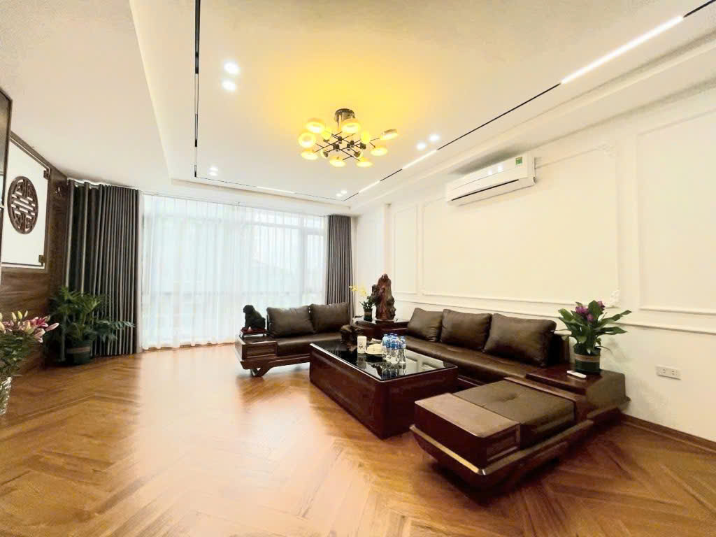 BÁN NHÀ NGUYỄN VĂN CỪ, GARA Ô TÔ, THANG MÁY LONG LANH, TẶNG NỘI THẤT CHẤT, GẦN PHỐ, GIÁ TỐT