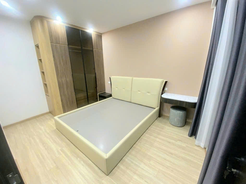 BÁN NHÀ HỒNG TIẾN BỒ ĐỀ, THANG MÁY LONG LANH, TẶNG NỘI THẤT CHẤT, 25M RA PHỐ, GIÁ MỀM NHƯ BÚN