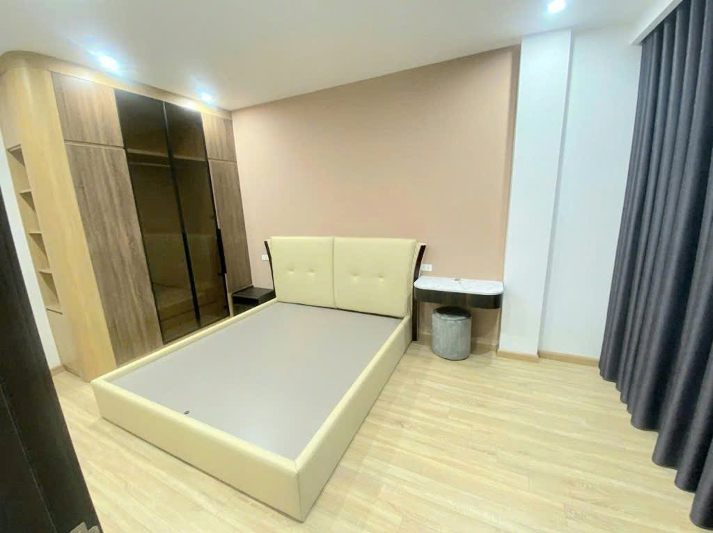 BÁN NHÀ HỒNG TIẾN BỒ ĐỀ, THANG MÁY LONG LANH, TẶNG NỘI THẤT CHẤT, 25M RA PHỐ, GIÁ MỀM NHƯ BÚN