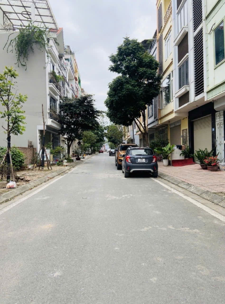 BÁN NHÀ TĐC THẠCH BÀN, LÔ GÓC PHÂN LÔ, GA RA Ô TÔ, THANG MÁY LONG LANH, GẦN HỒ, GIÁ MỀM