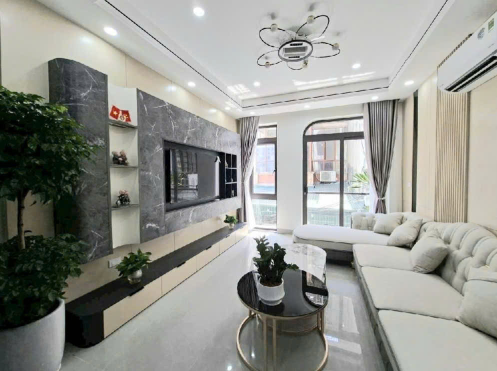 BÁN NHÀ THẠCH BÀN LONG BIÊN, PHÂN LÔ, Ô TÔ VÀO NHÀ, THANG MÁY, TẶNG NỘI THẤT CHẤT, GIÁ MỀM