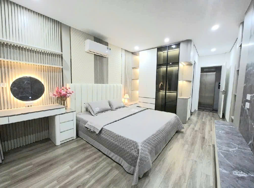 BÁN NHÀ THẠCH BÀN LONG BIÊN, PHÂN LÔ, Ô TÔ VÀO NHÀ, THANG MÁY, TẶNG NỘI THẤT CHẤT, GIÁ MỀM