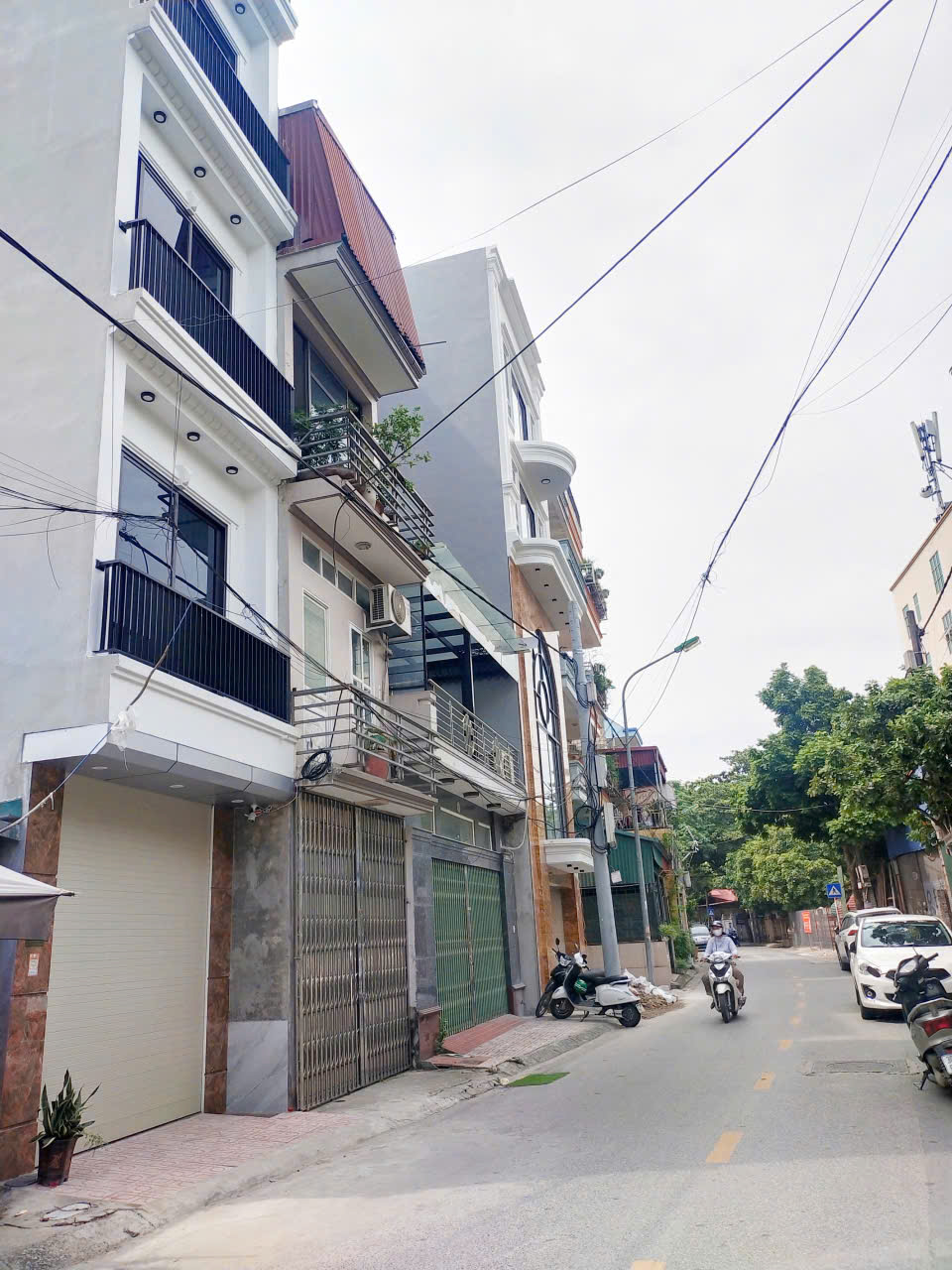 BÁN NHÀ SÀI ĐỒNG, LONG BIÊN, KINH DOANH , GARA Ô TÔ CAMRY, THANG MÁY, Ô TÔ TRÁNH, NGÕ NHƯ PHỐ, CÓ 8.x TỶ