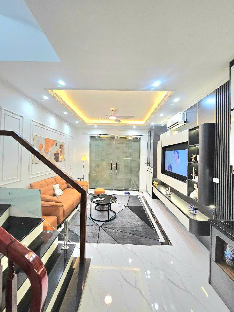 BÁN NHÀ CỔ LINH LONG BIÊN, Ô TÔ NHỎ VÀO NHÀ, MẶT TIỀN KHỦNG, TẶNG NỘI THẤT CHẤT, CHỈ 8.x TỶ