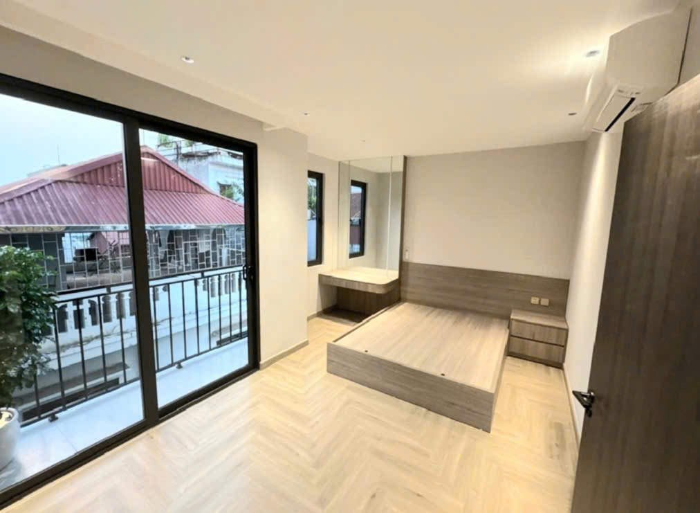 BÁN NHÀ MAI PHÚC PHÚC ĐỒNG, GA RA Ô TÔ, THANG MÁY, FULL NỘI THẤT, KINH DOANH, GIÁ HỜI