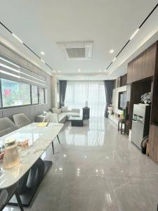 CÓ 102. BÁN NHÀ NGỌC LÂM LONG BIÊN, 7 TẦNG, GA RA, KINH DOANH, GIÁ MỀM
