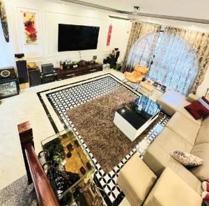 BÁN NHÀ THẠCH BÀN LONG BIÊN, Ô TÔ VÀO NHÀ, MẶT TIỀN KHỦNG, TẶNG NỘI THẤT CHẤT, CHỈ 8.x TỶ