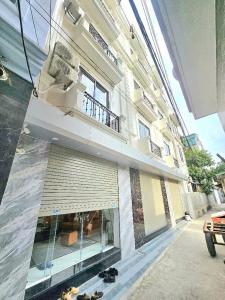 BÁN NHÀ CỔ LINH LONG BIÊN, Ô TÔ NHỎ VÀO NHÀ, MẶT TIỀN KHỦNG, TẶNG NỘI THẤT CHẤT, CHỈ 8.x TỶ