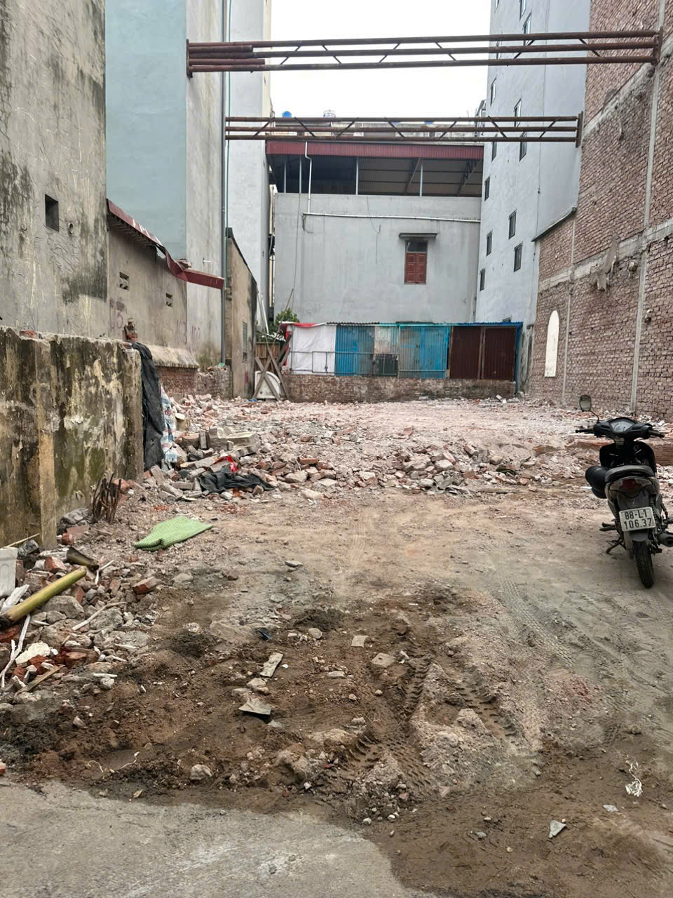 Bán đất mặt phố Lạc Long Quân, 196m giá mềm mại