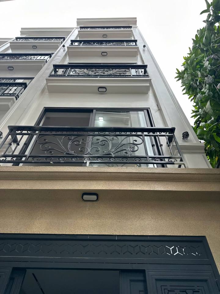 C B.ÁN NH.À ĐƯỜNG HOÀNG HOA THÁM, BA ĐÌNH HN ÔTO KD DT 45m2 x5TẦNG Mt 5,8m giá 11, 5tỷ