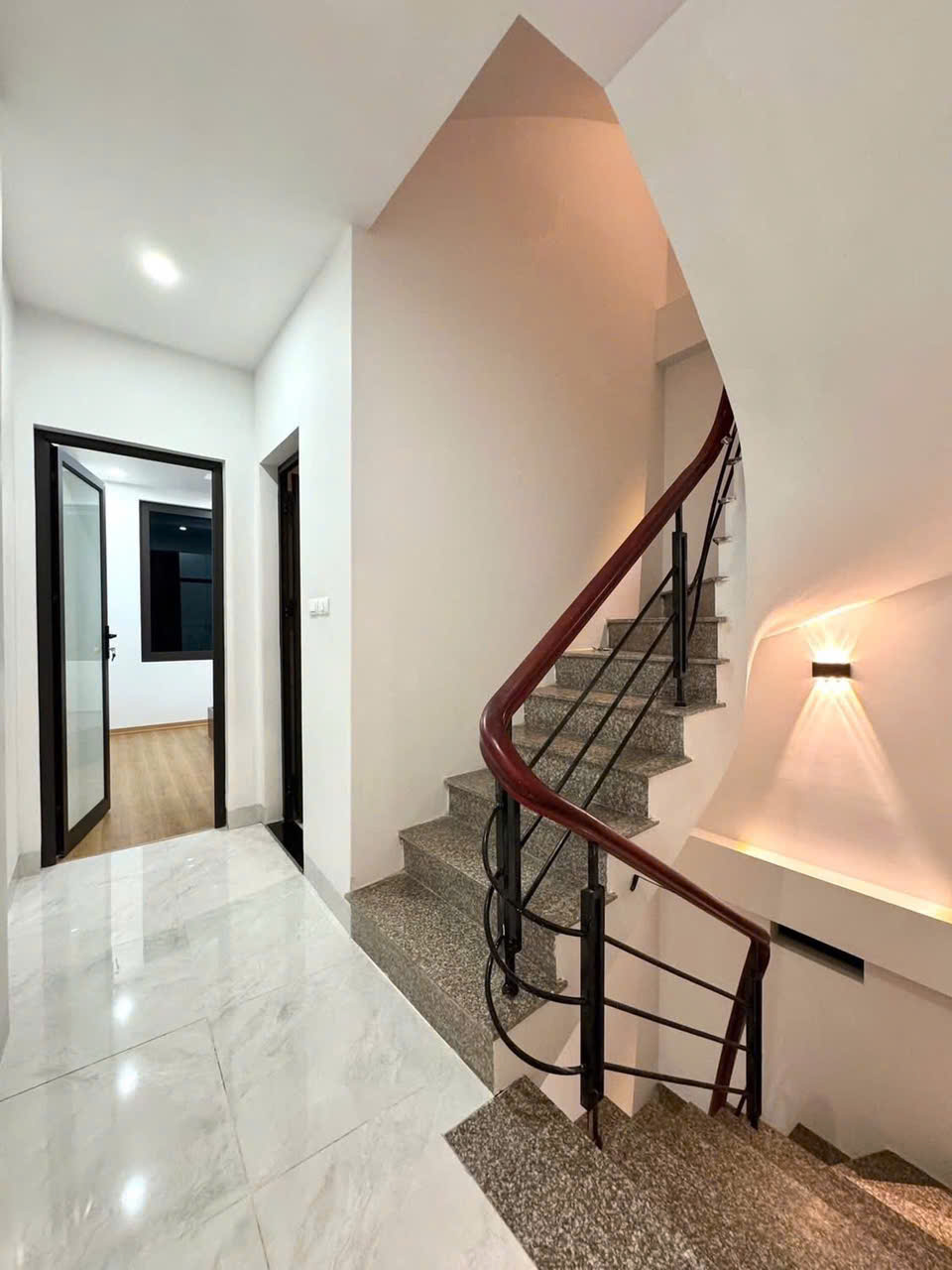 Nhà Khương Trung 34m2 - 6 Tầng - 8 Phòng Ngủ, Chỉ Vài Bước Chân Ra Mặt Phố.