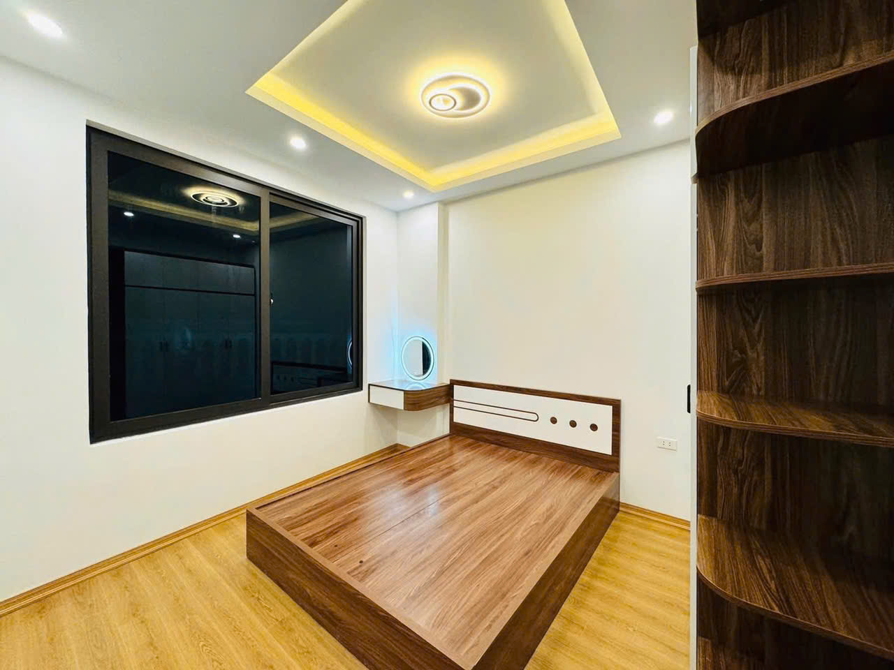 Nhà Khương Trung 34m2 - 6 Tầng - 8 Phòng Ngủ, Chỉ Vài Bước Chân Ra Mặt Phố.