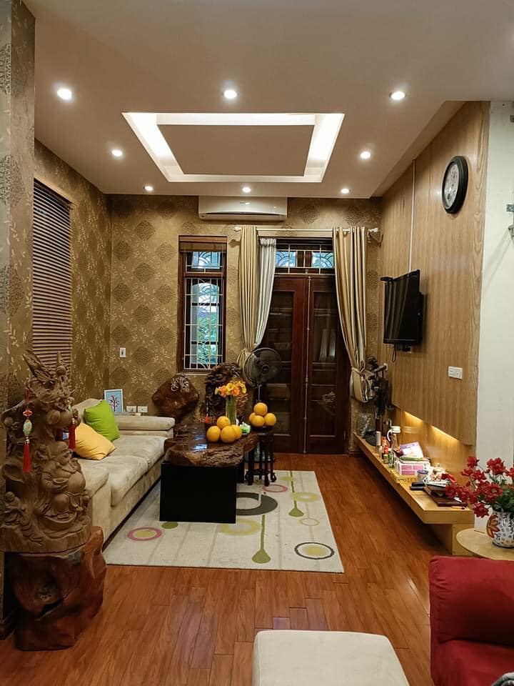 Bán gấp nhà TRUNG TÂM Đống Đa, ôtô đỗ cửa, 70m2, 5 tầng chỉ 9.9 tỷ.