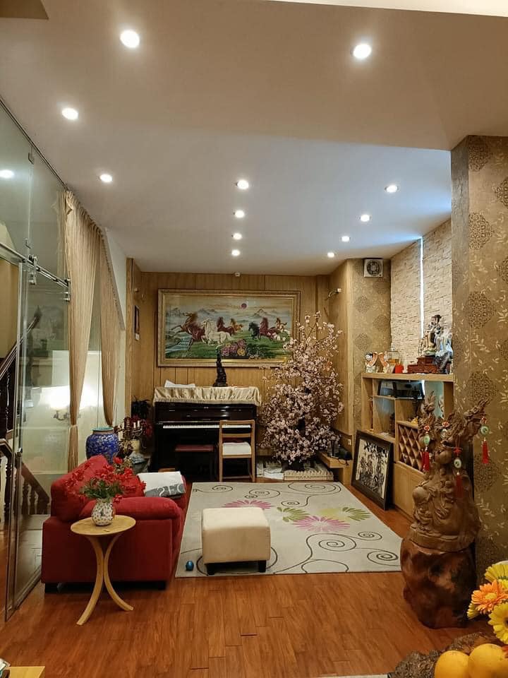 Bán gấp nhà TRUNG TÂM Đống Đa, ôtô đỗ cửa, 70m2, 5 tầng chỉ 9.9 tỷ.