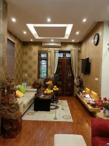Bán gấp nhà TRUNG TÂM Đống Đa, ôtô đỗ cửa, 70m2, 5 tầng chỉ 9.9 tỷ.