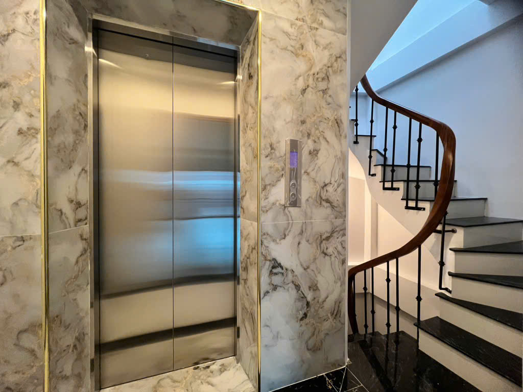 BÁN NHÀ MẶT NGÕ XUÂN ĐỈNH, 62M x 6 TẦNG, MT 4,5m, Ô TÔ ĐỖ CỬA, LÔ GÓC THOÁNG SÁNG, DÂN XÂY, CHỈ 14
