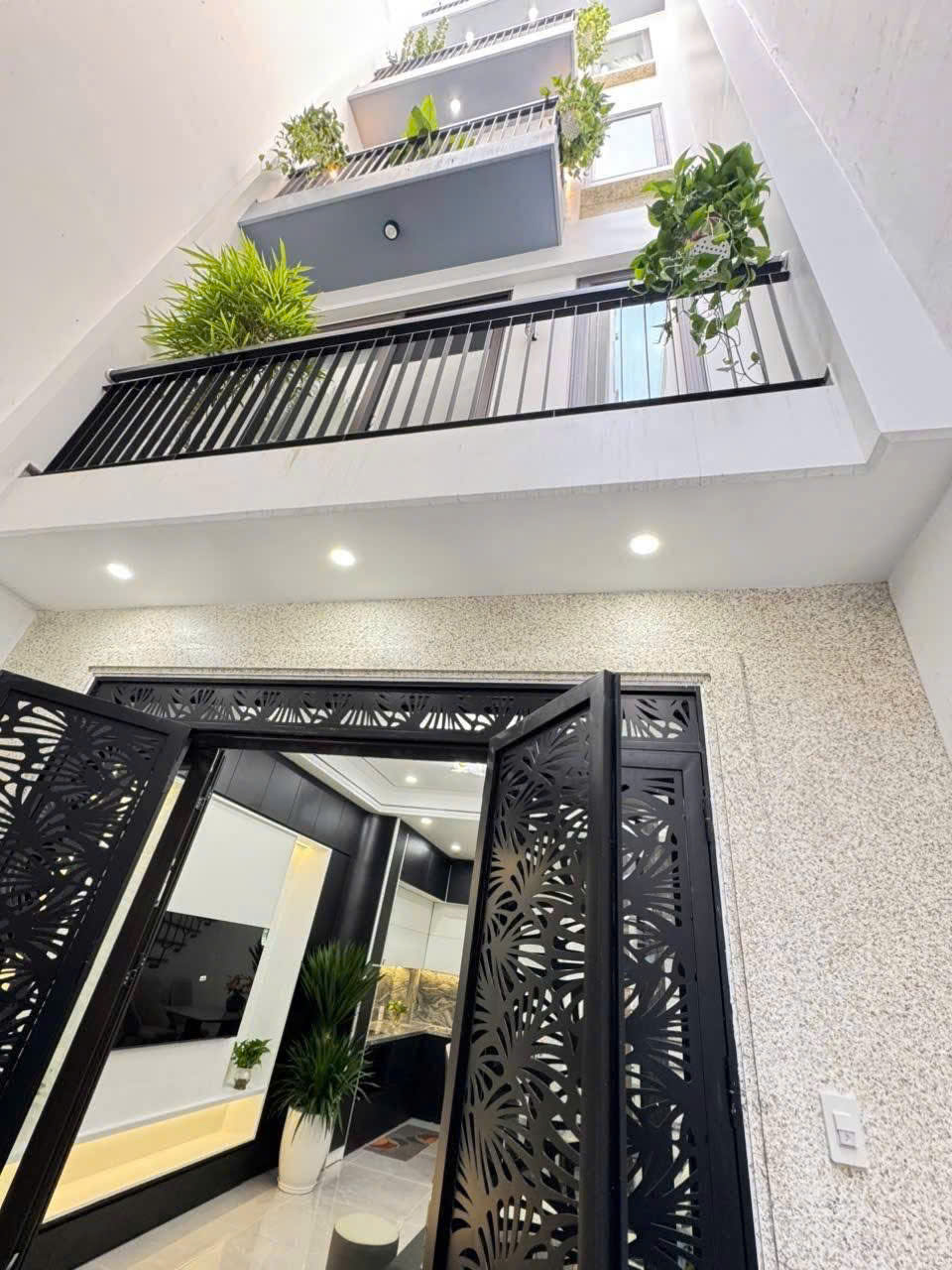 BÁN NHÀ MẶT NGÕ XUÂN ĐỈNH, 62M x 6 TẦNG, MT 4,5m, Ô TÔ ĐỖ CỬA, LÔ GÓC THOÁNG SÁNG, DÂN XÂY, CHỈ 14
