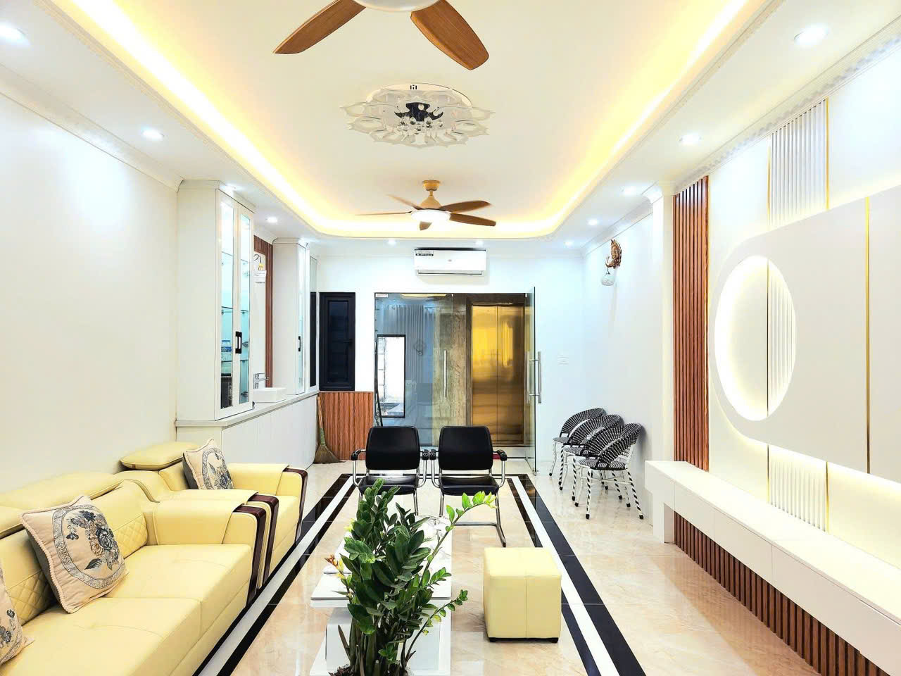 BÁN NHÀ MẶT NGÕ XUÂN ĐỈNH, 62M x 6 TẦNG, MT 4,5m, Ô TÔ ĐỖ CỬA, LÔ GÓC THOÁNG SÁNG, DÂN XÂY, CHỈ 14