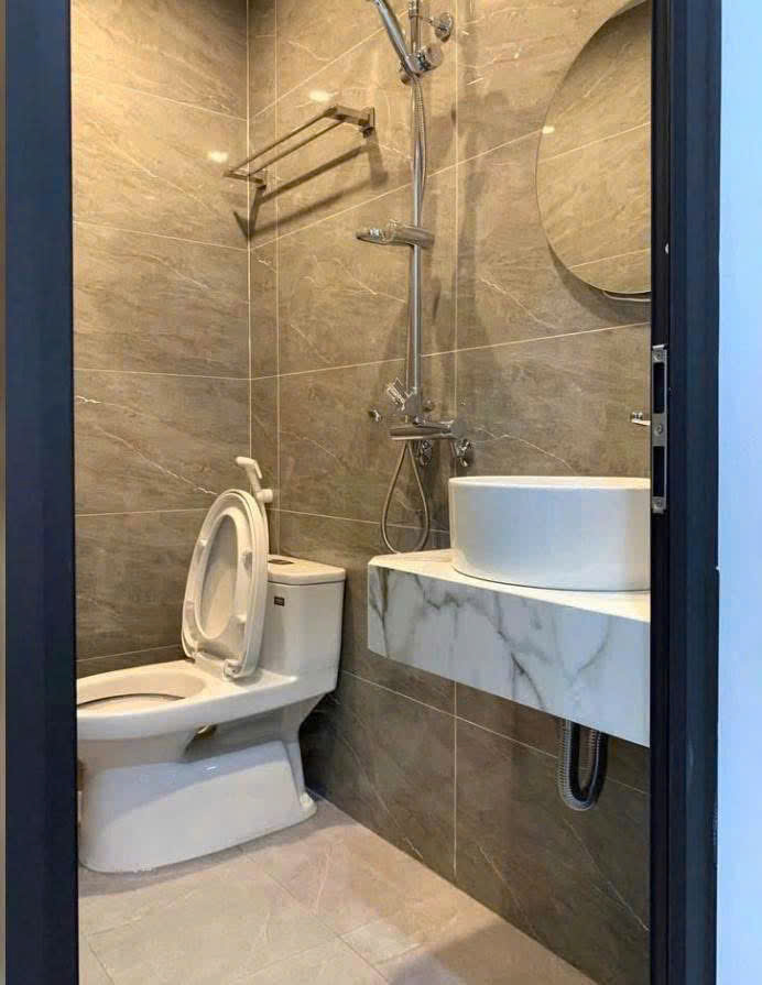 BÁN NHÀ PHÂN LÔ PHẠM VĂN ĐỒNG 59m x 6 TẦNG, MT 5m, DÂN XÂY, Ô TÔ ĐÕ CỬA, 2 THOÁNG, FULL NỘI THẤT,