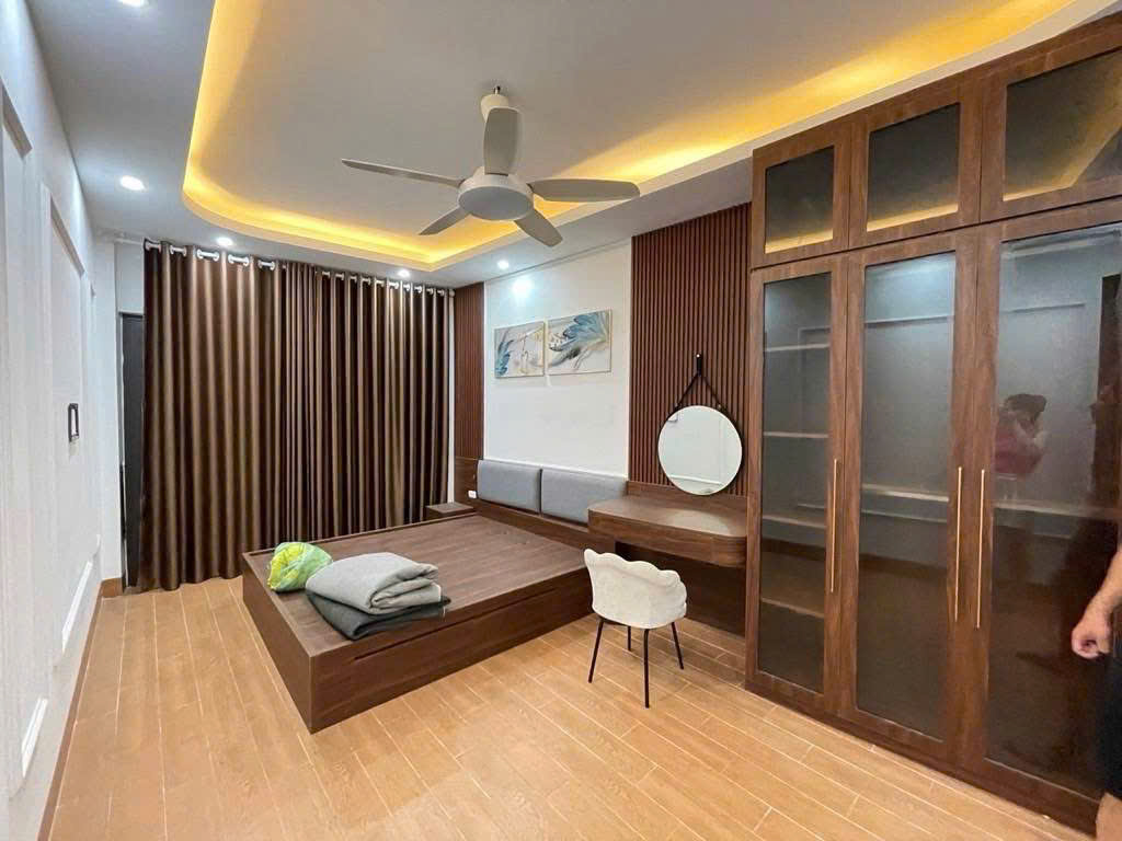 BÁN NHÀ LẠC LONG QUÂN 63M, 6 TẦNG THANG MÁY, 12 TỶ, NGÕ THÔNG - DÒNG TIỀN 50TR/THÁNG