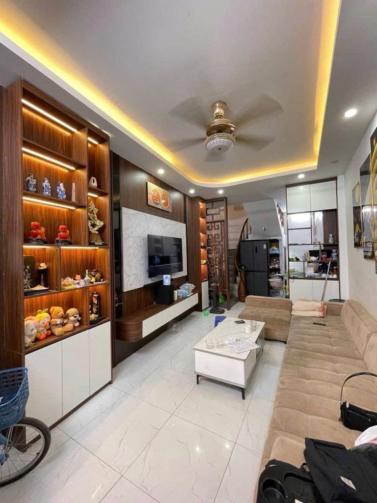 BÁN NHÀ LẠC LONG QUÂN 63M, 6 TẦNG THANG MÁY, 12 TỶ, NGÕ THÔNG - DÒNG TIỀN 50TR/THÁNG