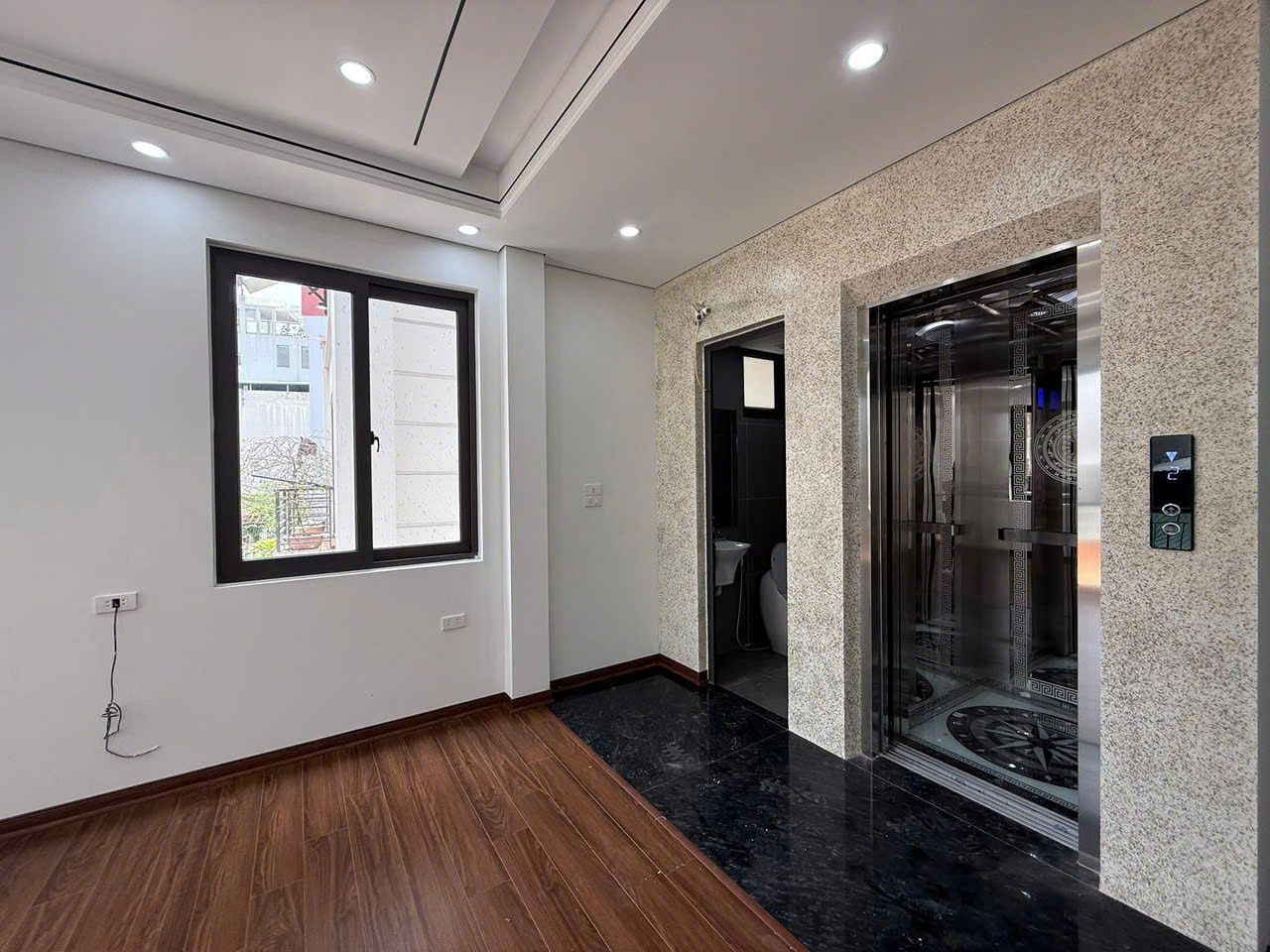 BÁN NHÀ LẠC LONG QUÂN 63M, 6 TẦNG THANG MÁY, 12 TỶ, NGÕ THÔNG - DÒNG TIỀN 50TR/THÁNG