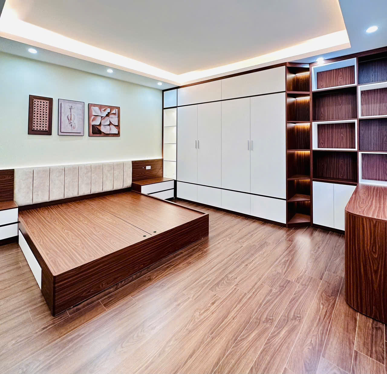 BÁN NHÀ PHẠM VĂN ĐỒNG CẦU GIẤY 60M² x 5 TẦNG x MT 4.5M – 11 TỶ – GẦN Ô TÔ – NGÕ THÔNG – NHÀ LÔ GÓC