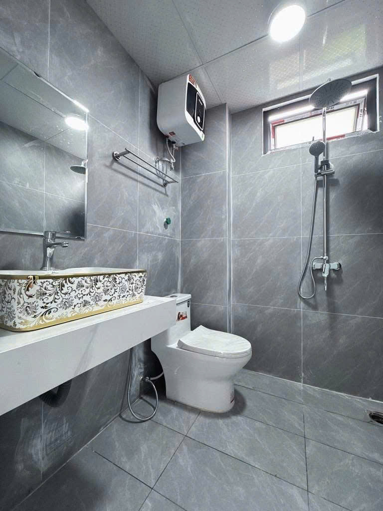 BÁN NHÀ PHÂN LÔ PHẠM VĂN ĐỒNG 50M² x 7 TẦNG THANG MÁY MT 5M – GIÁ 12.5 TỶ, LÔ GÓC, Ô TÔ VÀO NHÀ