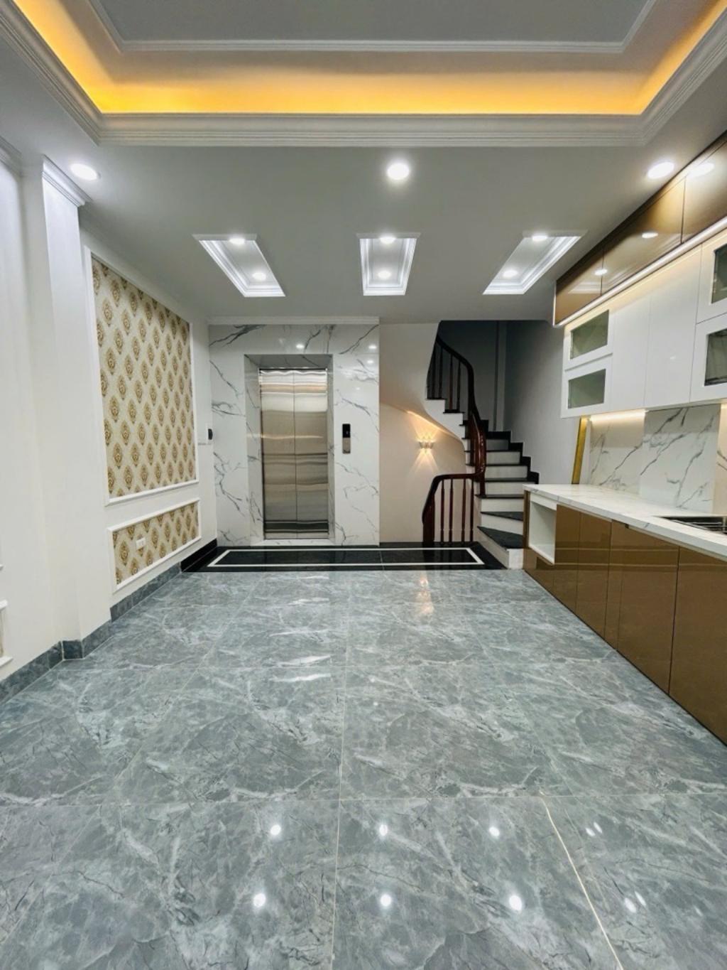 Bán nhà Cầu Giấy, mới tinh, 6 tầng thang máy, 10m ra đường ô tô, giá 13 tỷ 200