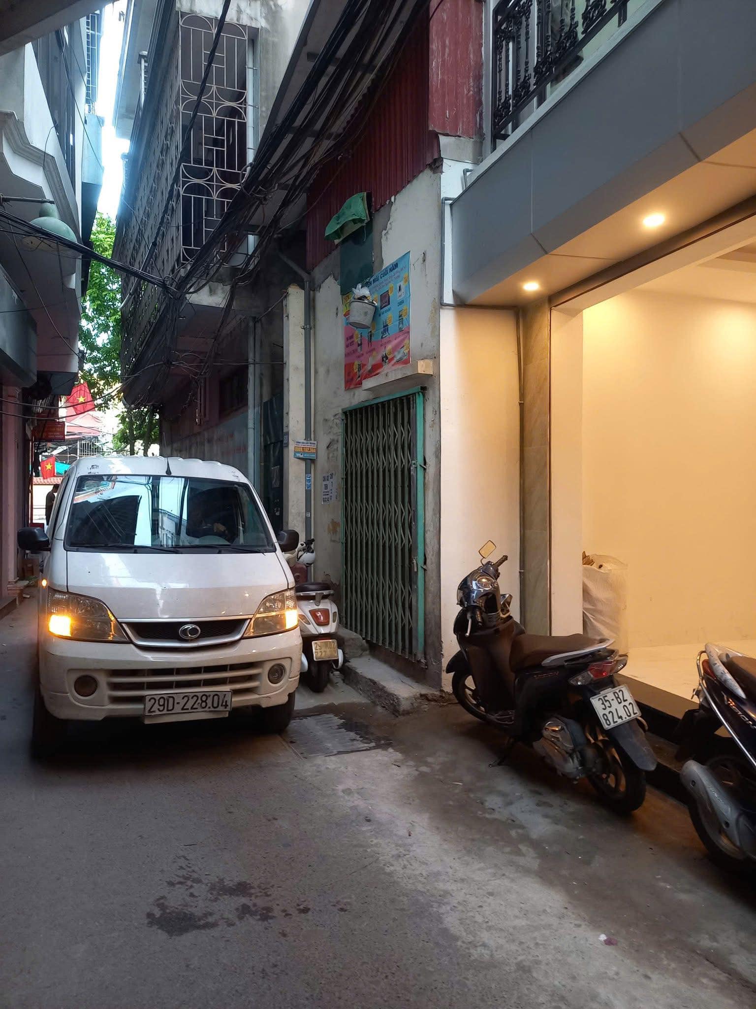 Bán nhà Cầu Giấy, mới tinh, 6 tầng thang máy, 10m ra đường ô tô, giá 13 tỷ 200